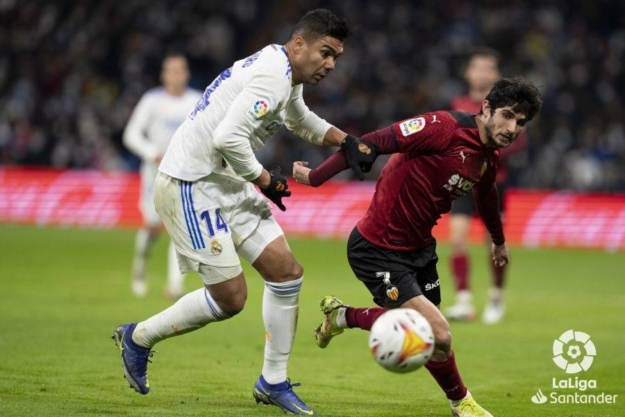 问鼎-里程碑夜广东宏远扳平良机；西甲赛后刷纪录；赛场秩序良好；球队文化被再次提及的简单介绍