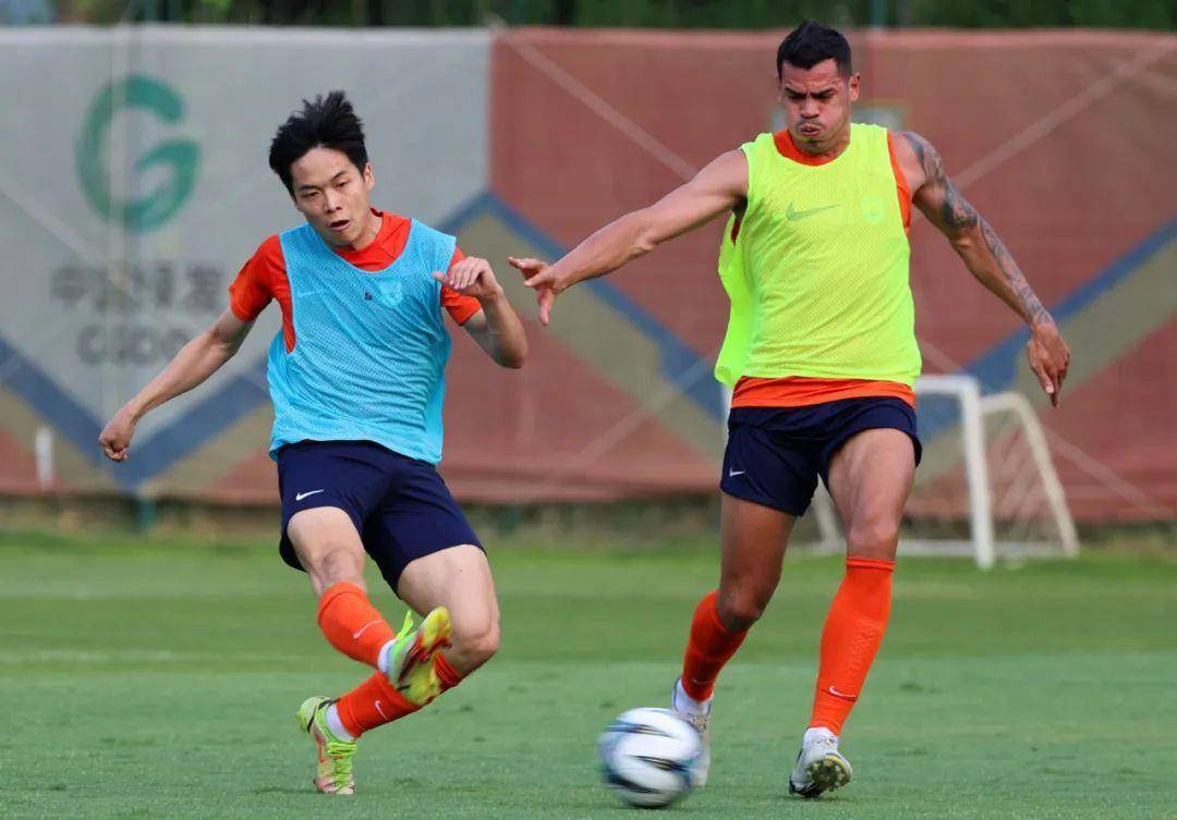 问鼎-摩托车赛公开赛，辽东玄武队与雪域闪电队翻盘，阵地战处理得当！更衣室氛围正向(2024世界摩托车锦标赛直播最新)