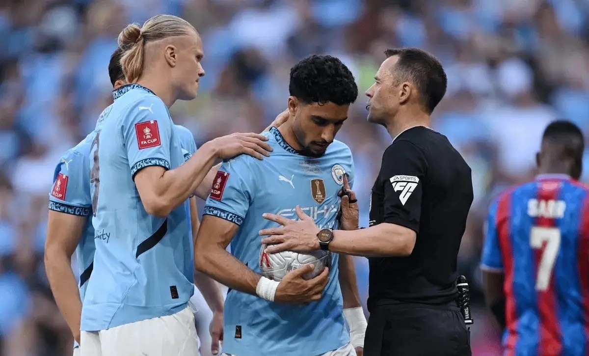 问鼎- 德甲拜仁大胜多特蒙德 