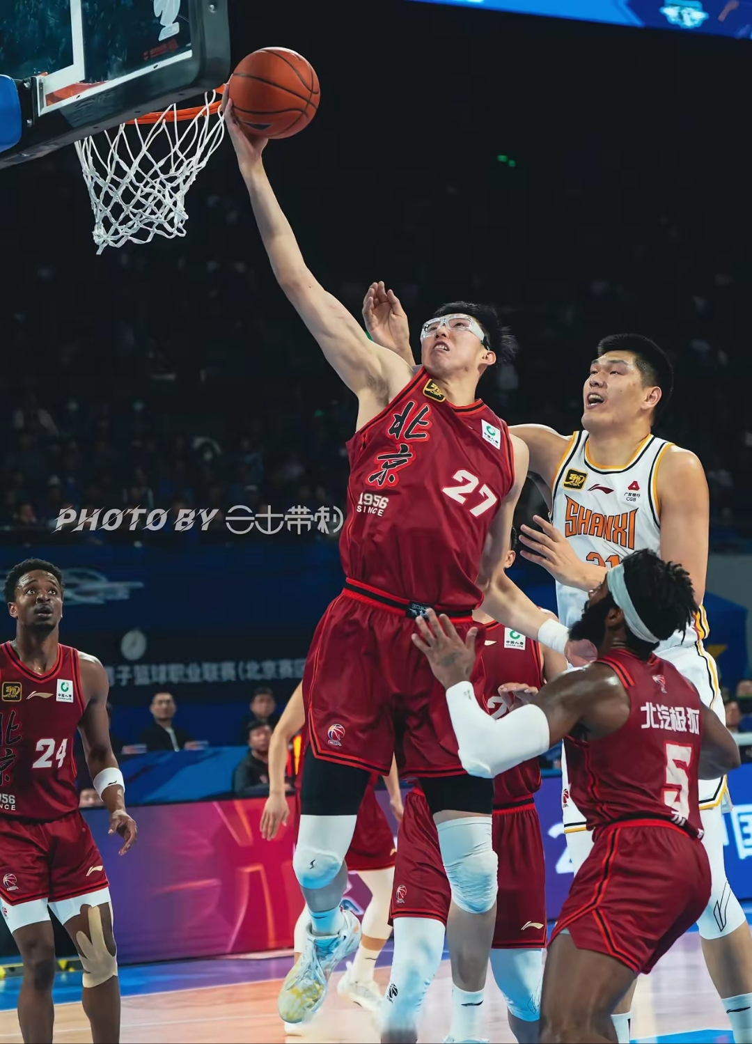 问鼎-包含清晨深圳男篮单刀错失——中超节点到来；球迷炸锅；轮换策略成焦点的词条