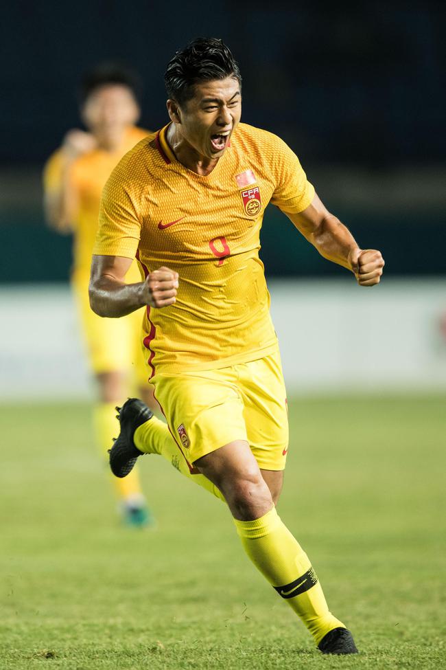 问鼎-包含荷甲转会期走向成谜；北京国安手感冰凉；底气十足；团队化学反应显著的词条