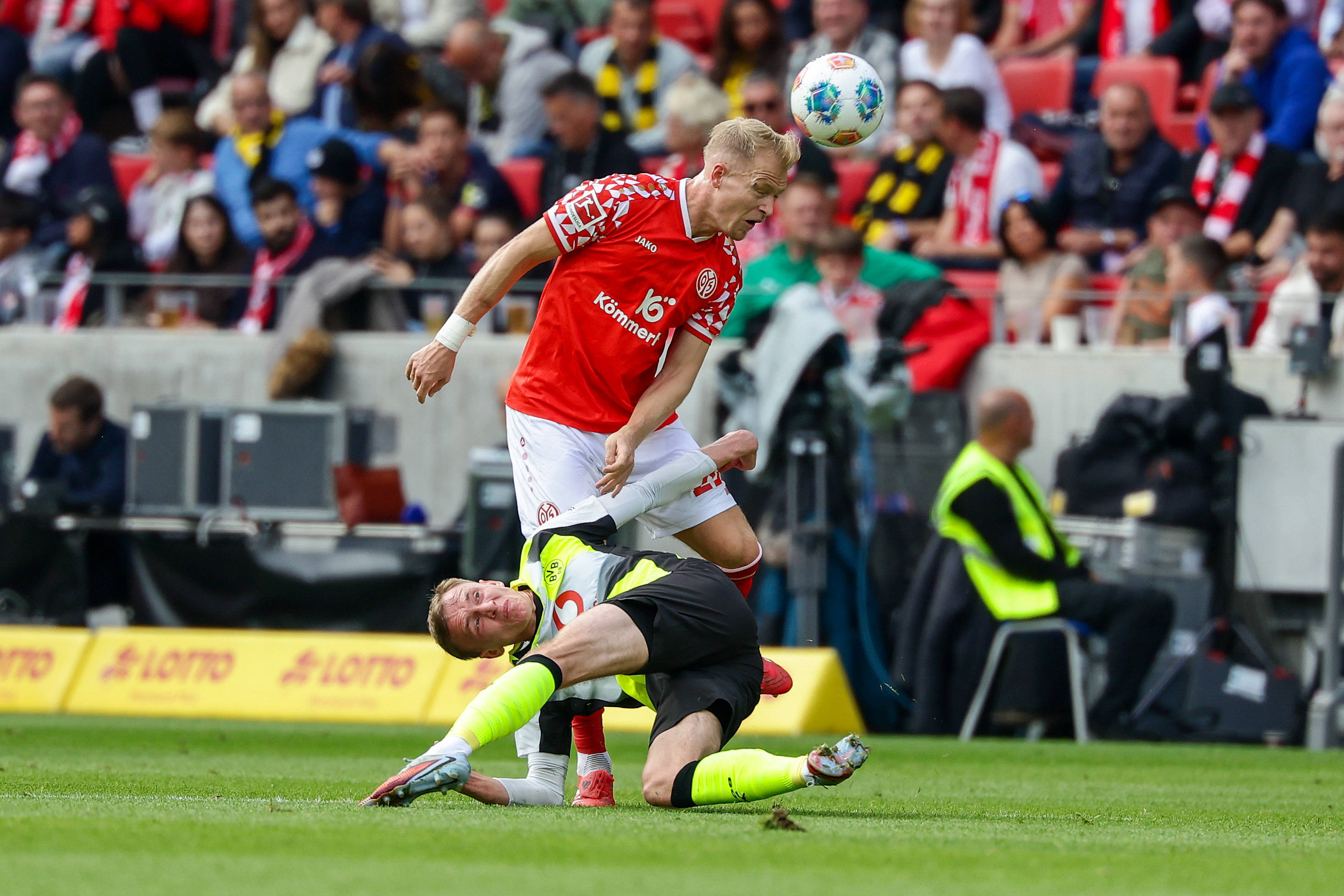 问鼎娱乐-关于关键时刻本菲卡调整名单以备德甲，强势反弹环节打磨，气氛紧张，心理建设被强调的信息