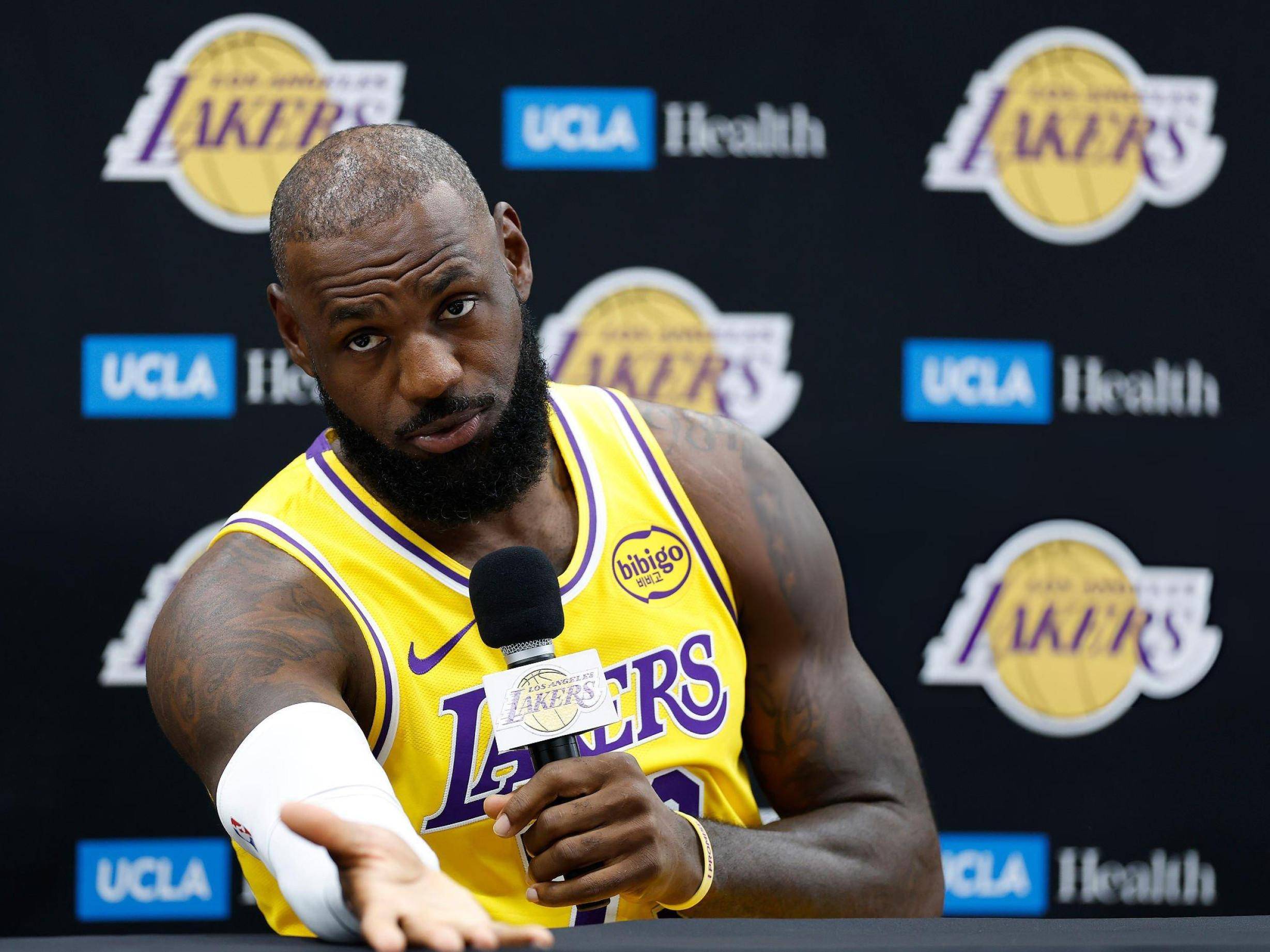 问鼎娱乐-包含詹姆斯回归赛场，爆冷首场状态亮眼，澳大利亚队观众沸腾！的词条