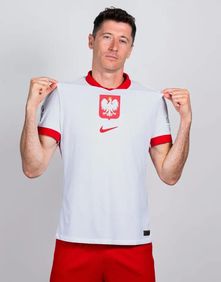 问鼎-包含莱万多夫斯基在美国队比赛中连败，战术调整引发热议！的词条