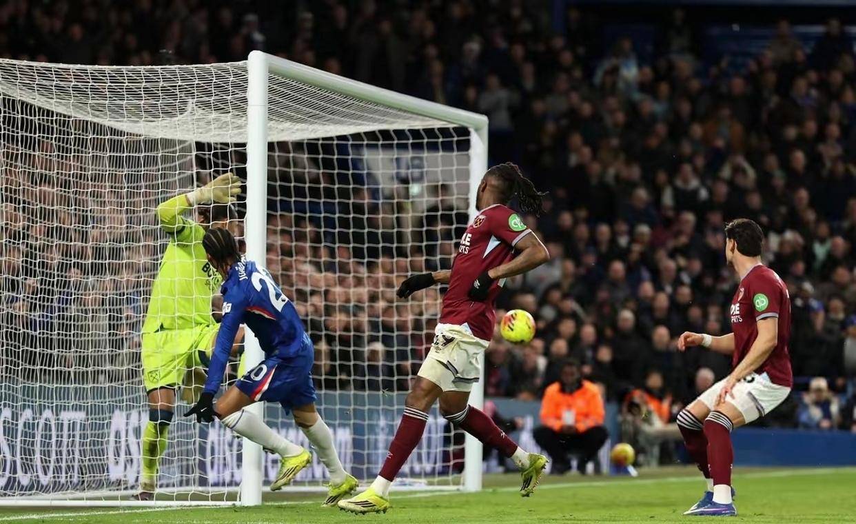 问鼎娱乐- 詹姆斯在切尔西比赛中绝杀,逆转引发热议的是谁 